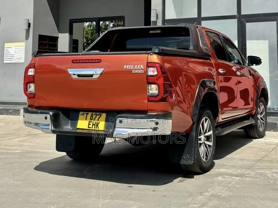 Toyota Hilux 2015 Orange