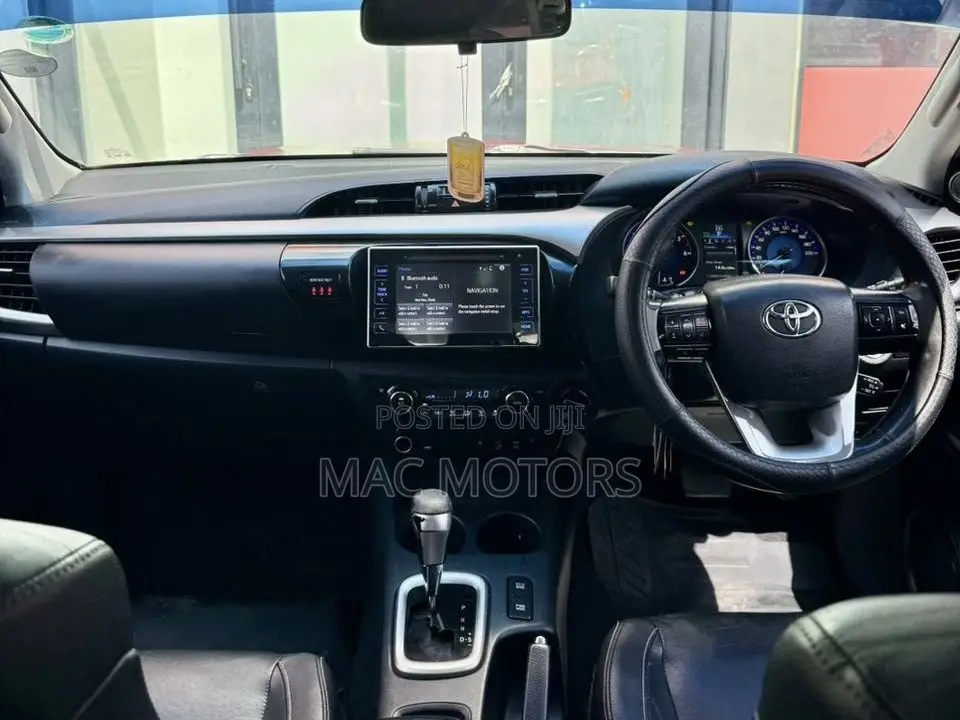 Toyota Hilux 2015 Orange