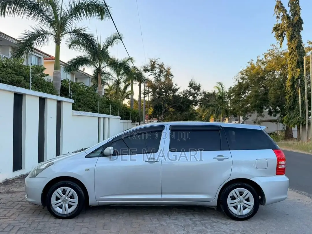 Toyota Wish 2005 Silver