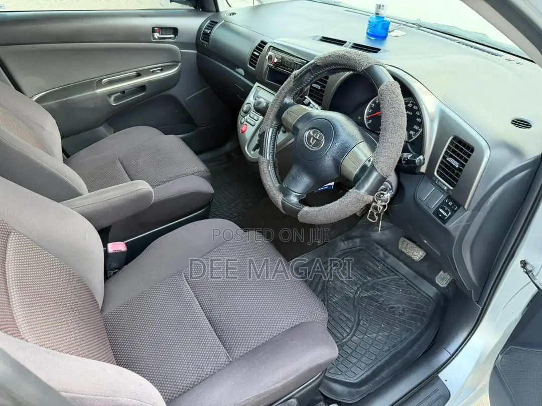 Toyota Wish 2005 Silver