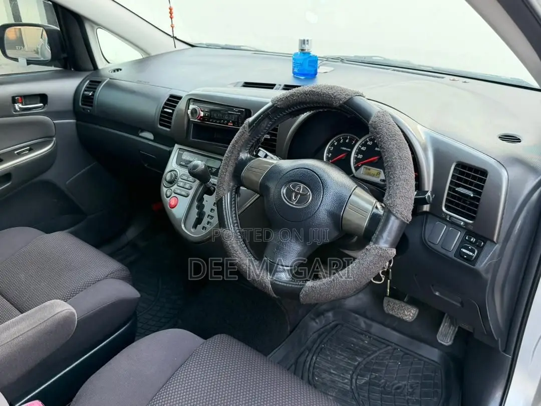 Toyota Wish 2005 Silver
