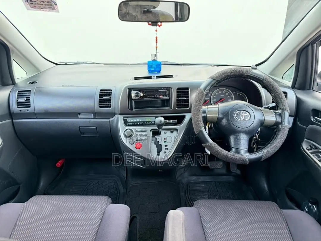 Toyota Wish 2005 Silver