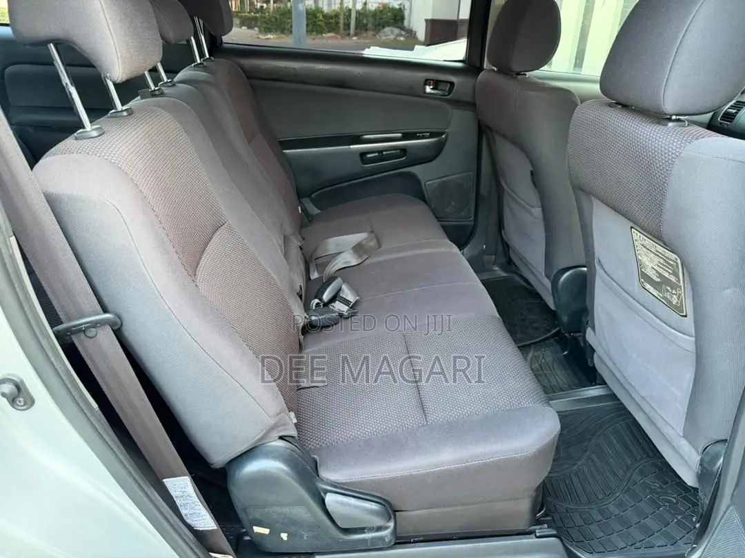 Toyota Wish 2005 Silver