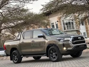 Toyota Hilux 2023 Green