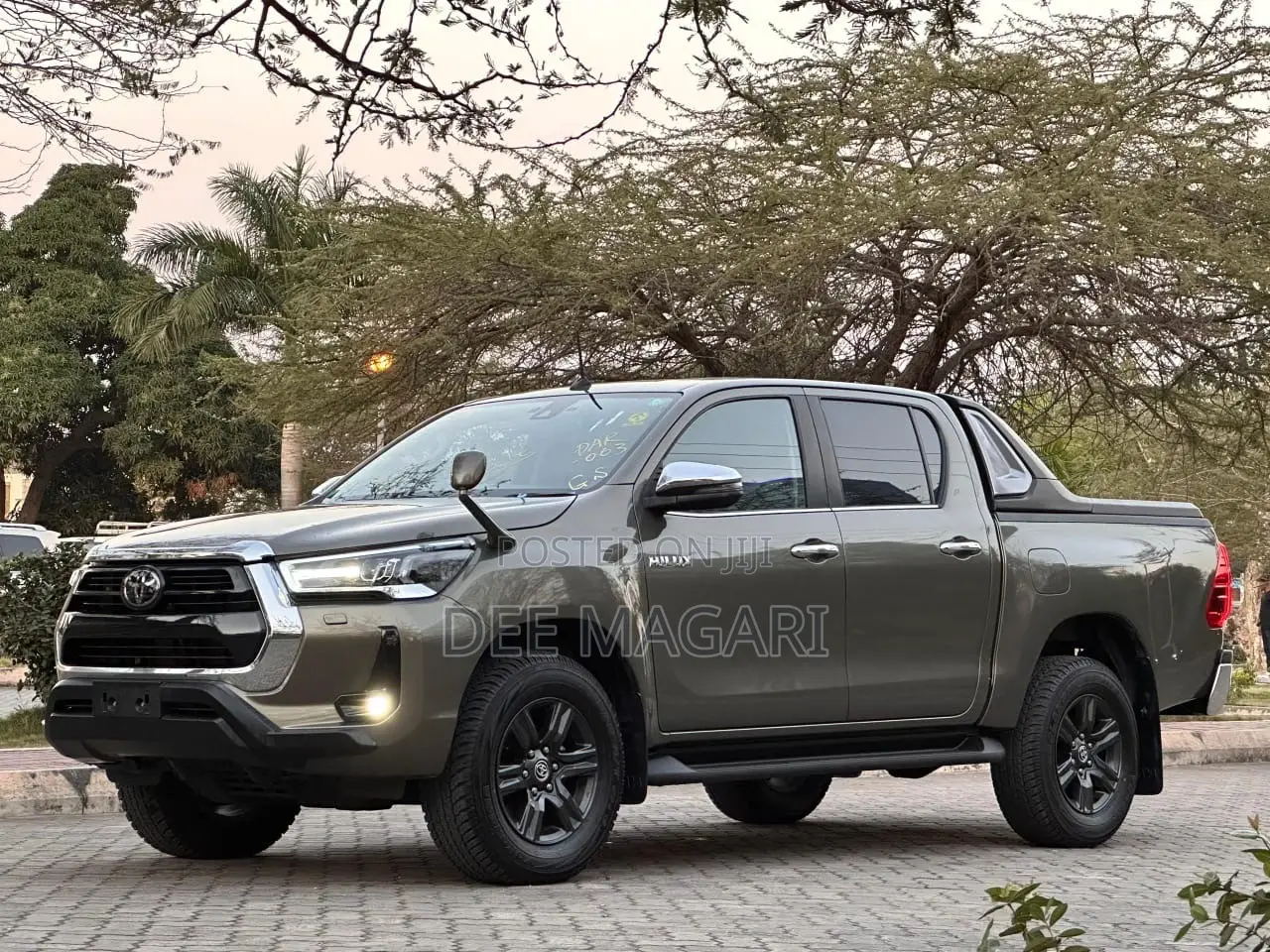 Toyota Hilux 2023 Green