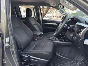 Toyota Hilux 2023 Green