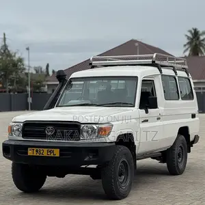 Toyota Land Cruiser 2007 White