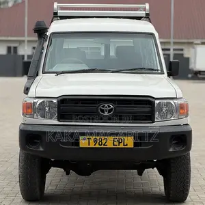 Toyota Land Cruiser 2007 White