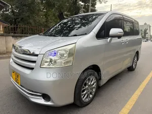Toyota Noah 2007 Silver
