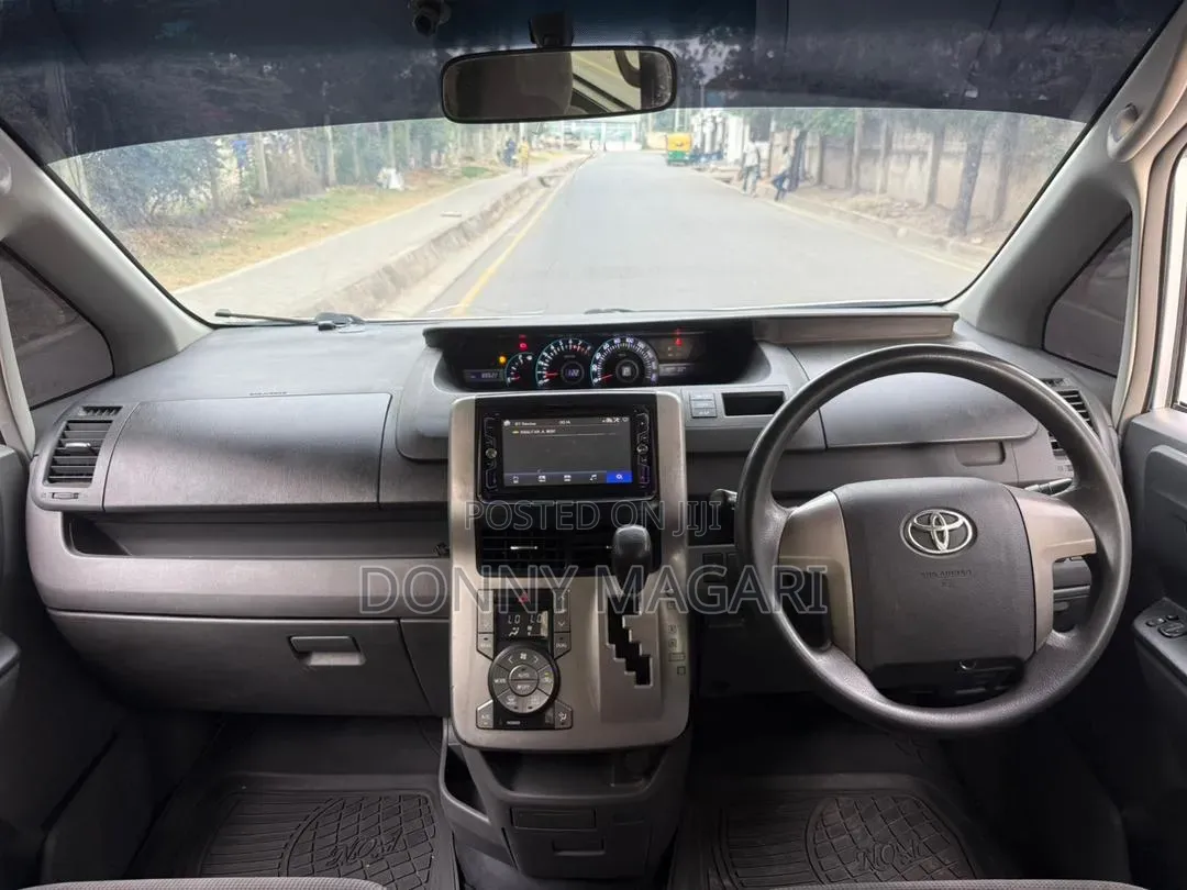 Toyota Noah 2007 Silver