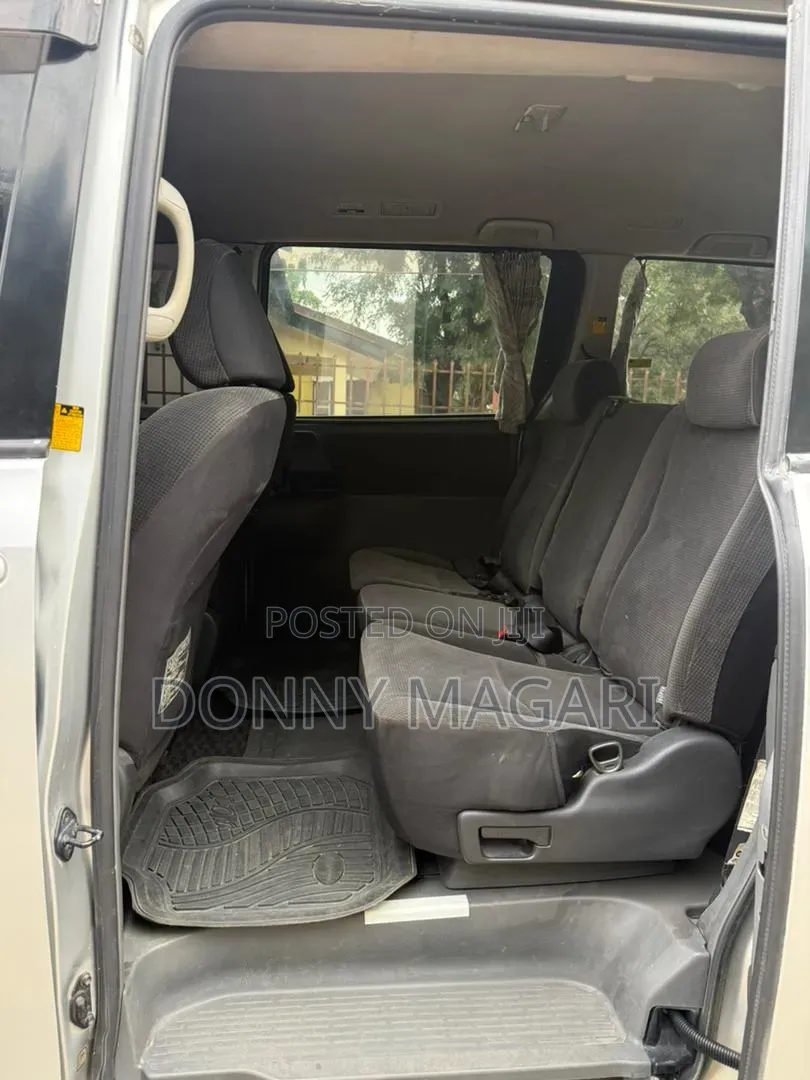 Toyota Noah 2007 Silver
