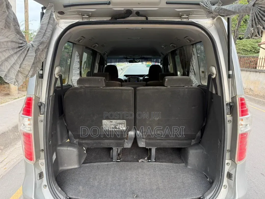 Toyota Noah 2007 Silver