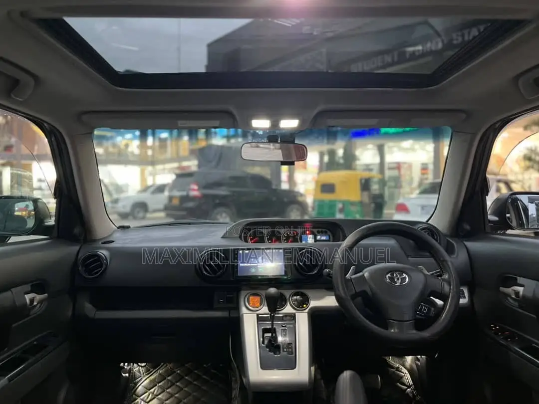 Toyota Corolla Rumion 2010 Black