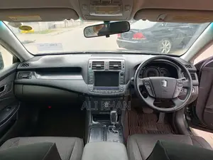 Toyota Crown 2010 Green