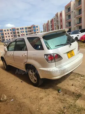 Toyota Harrier 2.4 16V 2001 White