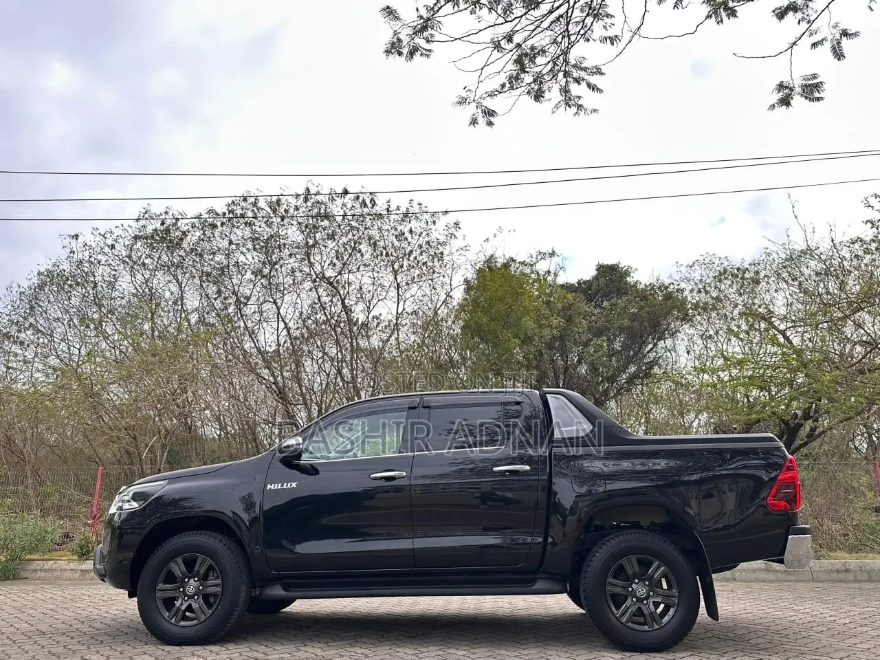 Toyota Hilux 2024 Matt Black