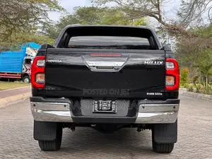 Toyota Hilux 2024 Matt Black