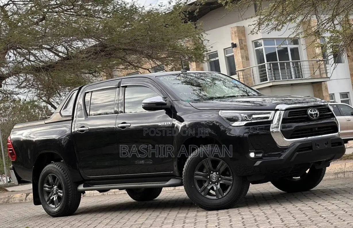 Toyota Hilux 2024 Matt Black