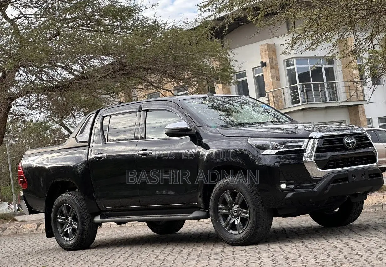 Toyota Hilux 2024 Matt Black