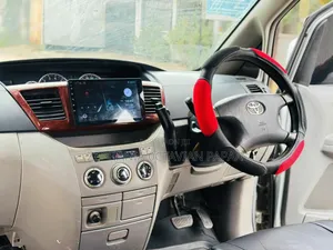 Toyota Noah 2004 Silver