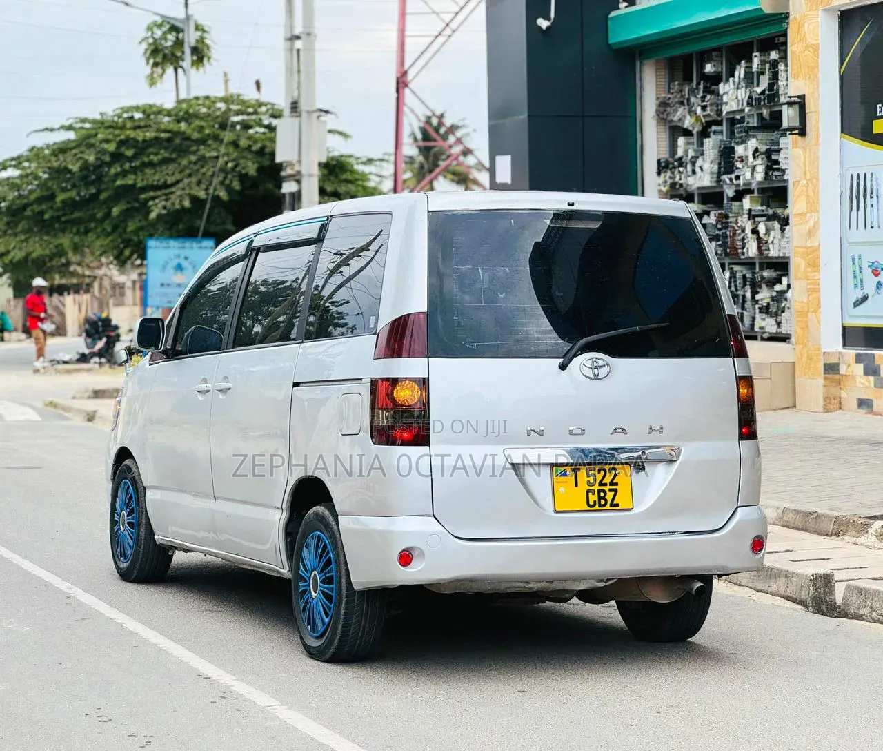 Toyota Noah 2004 Silver
