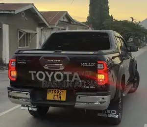 Toyota Hilux Revo Double Cab Deisel 2.4 AWD 2021 Black