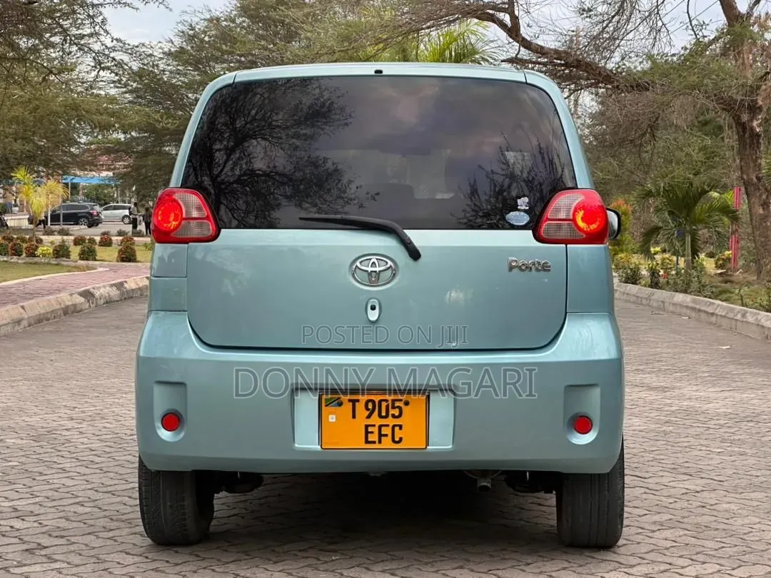 Toyota Porte 2005 Blue