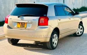 Toyota Corolla RunX 2003 Gold