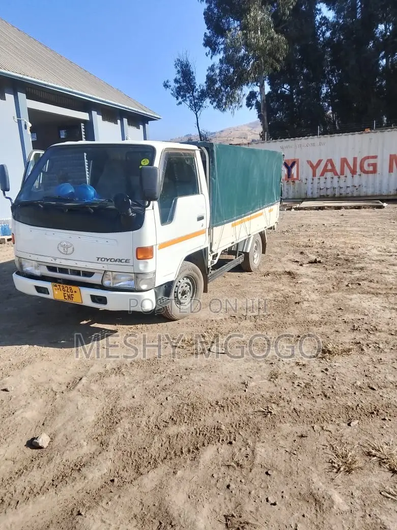 Toyoace Truck