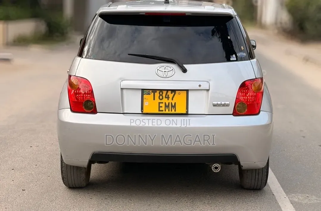 Toyota IST 2004 Silver