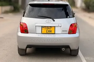 Toyota IST 2004 Silver