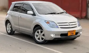Toyota IST 2004 Silver