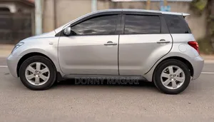 Toyota IST 2004 Silver