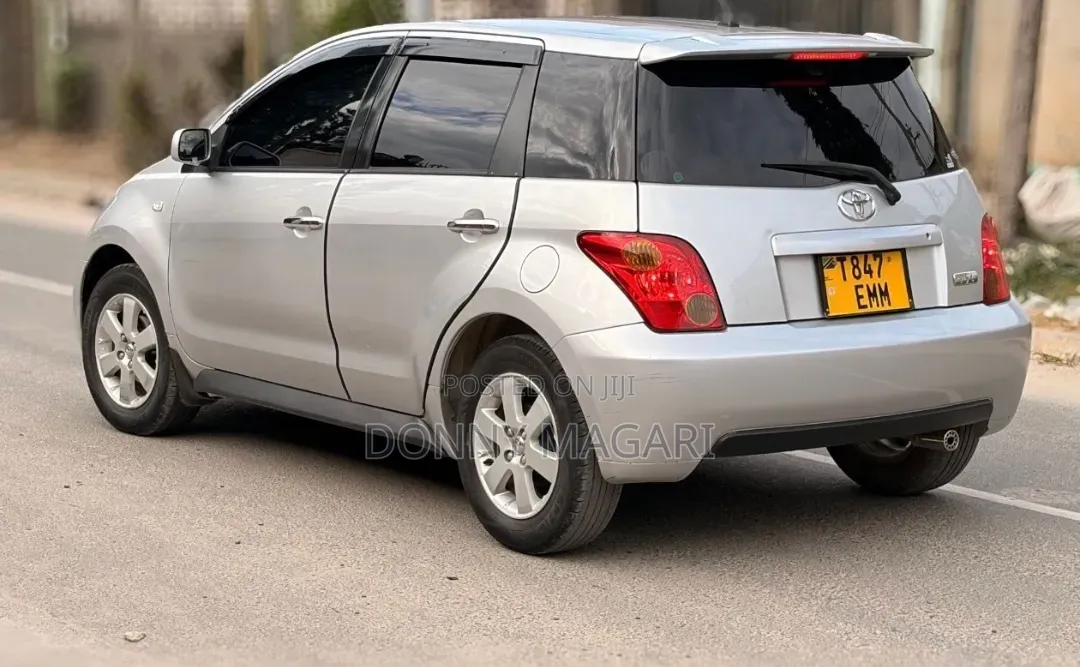 Toyota IST 2004 Silver