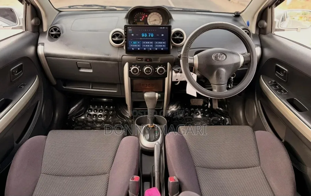 Toyota IST 2004 Silver