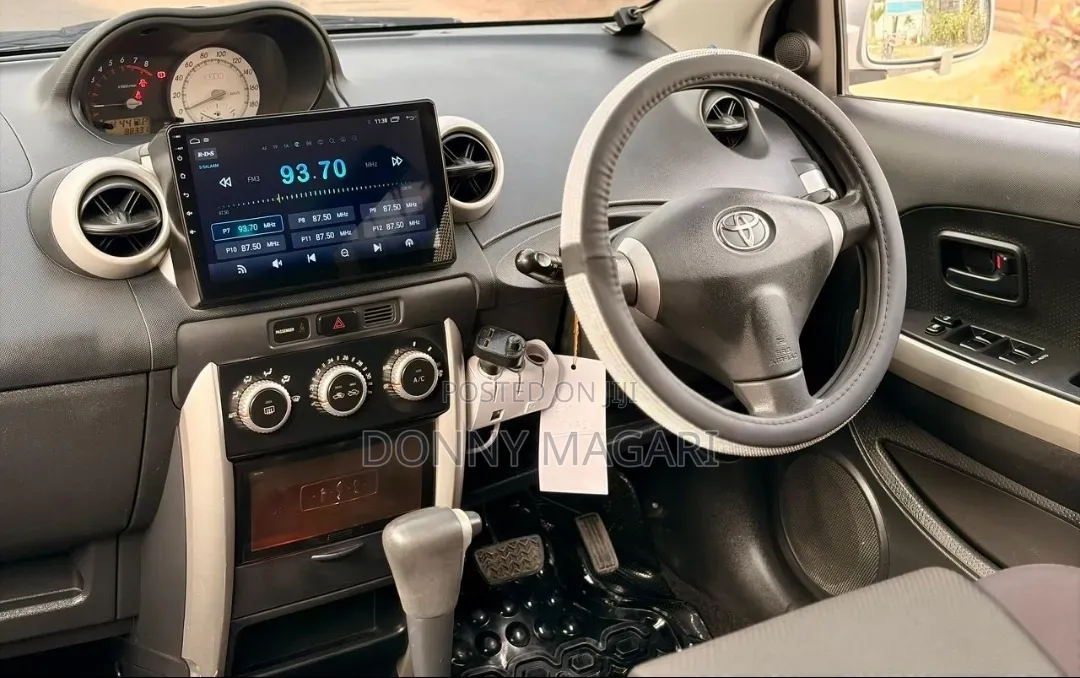 Toyota IST 2004 Silver