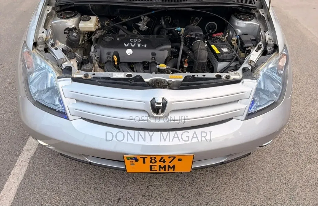 Toyota IST 2004 Silver