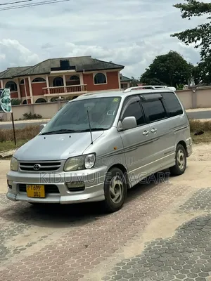 Toyota Noah 2001 Silver