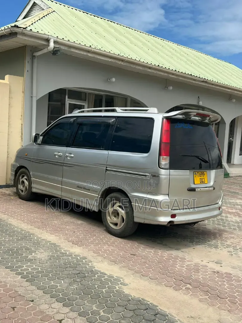 Toyota Noah 2001 Silver