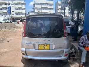Toyota Fun Cargo 2005 Silver