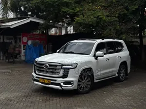 Toyota Land Cruiser 2020 White