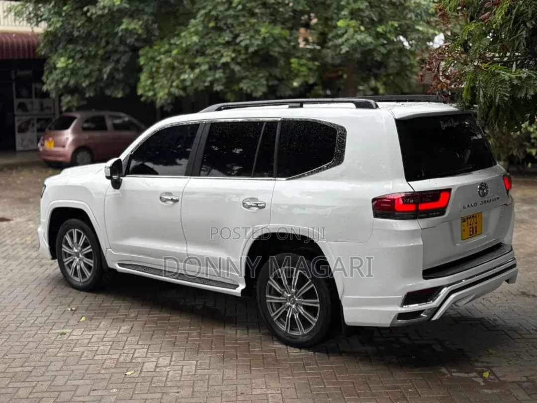 Toyota Land Cruiser 2020 White