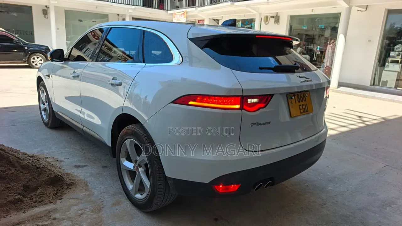 Jaguar F-Pace 2019 White