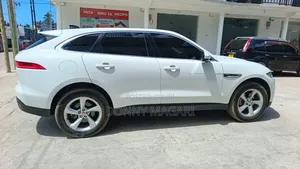Jaguar F-Pace 2019 White