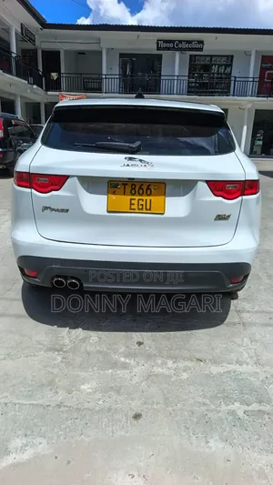 Jaguar F-Pace 2019 White