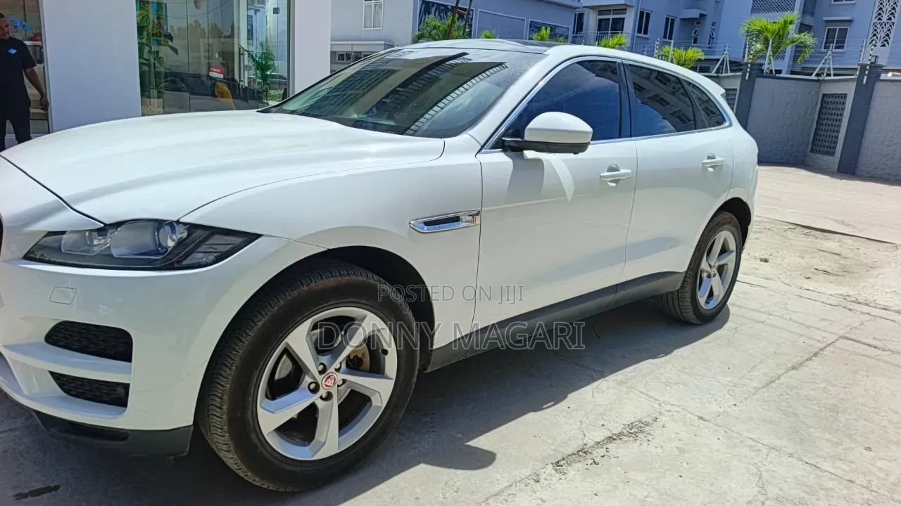 Jaguar F-Pace 2019 White