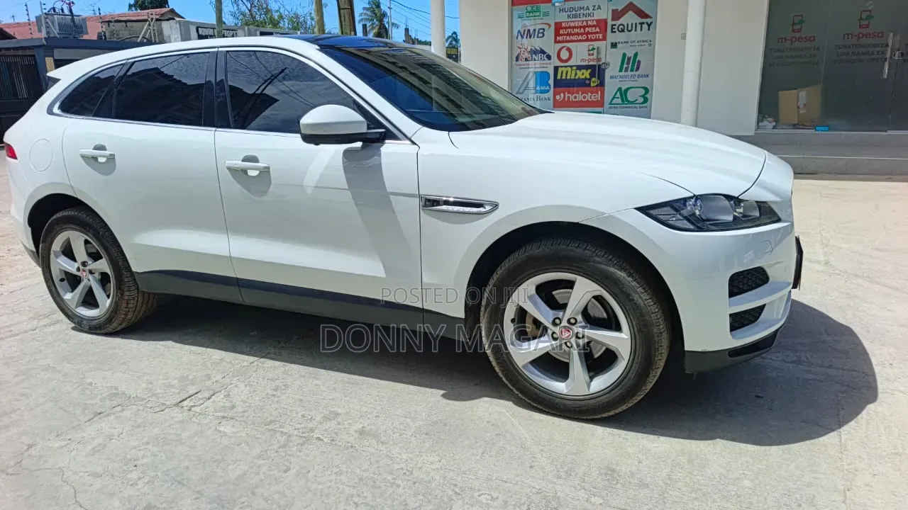 Jaguar F-Pace 2019 White