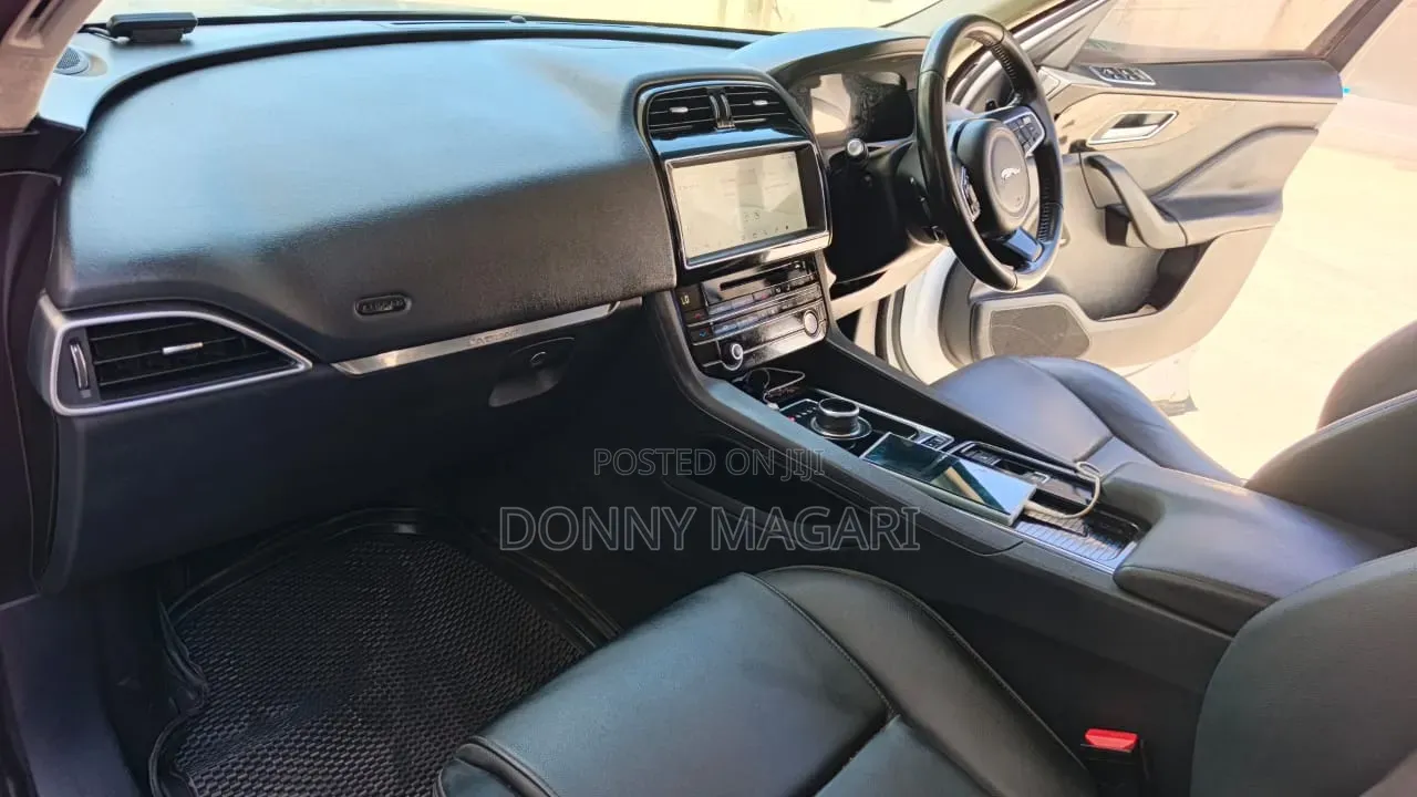 Jaguar F-Pace 2019 White