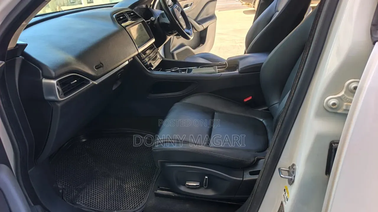 Jaguar F-Pace 2019 White
