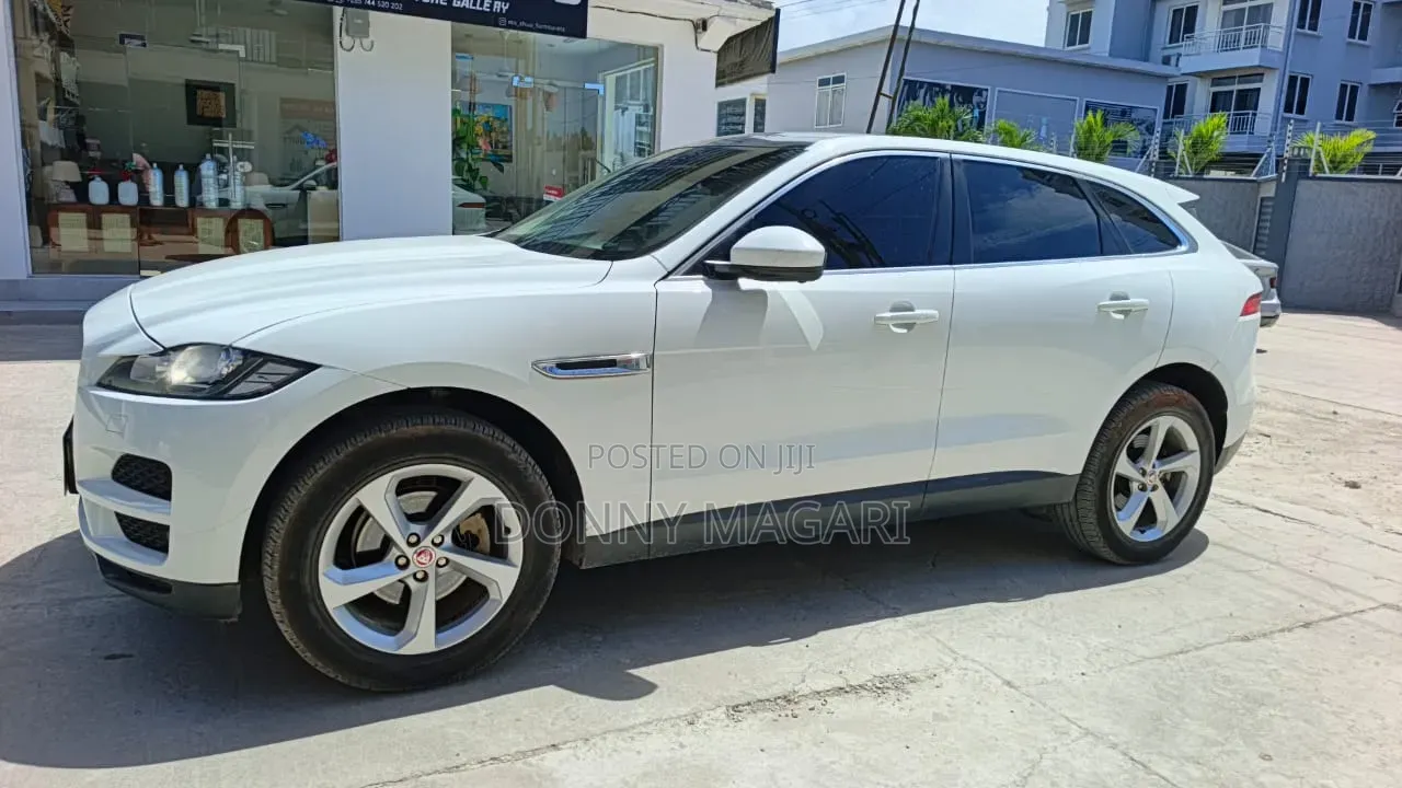 Jaguar F-Pace 2019 White